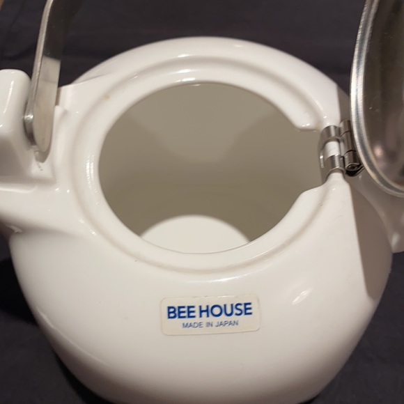 Vintage Bee House Teapot - Picture 4 of 5